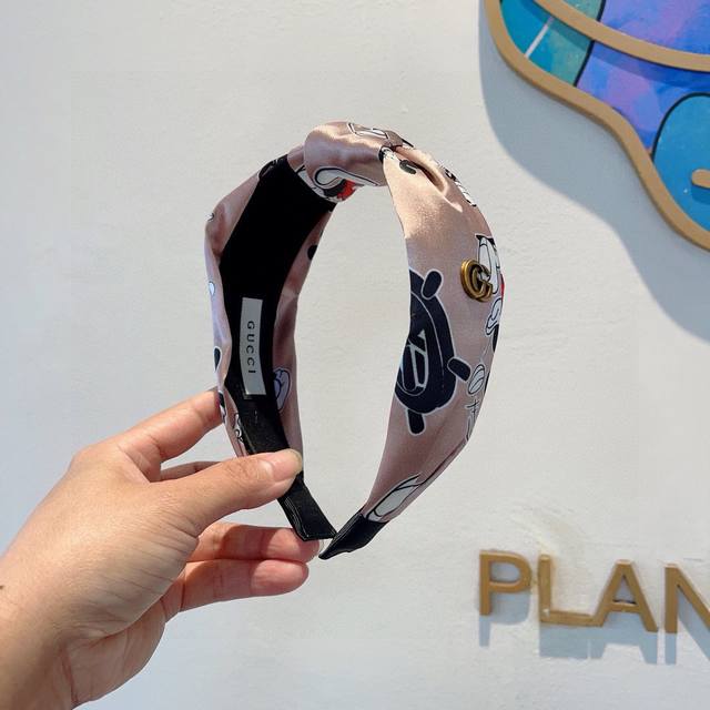 With Packaging Gucci Classic New Hairband, A Must-Have Accessory For Goddesses,