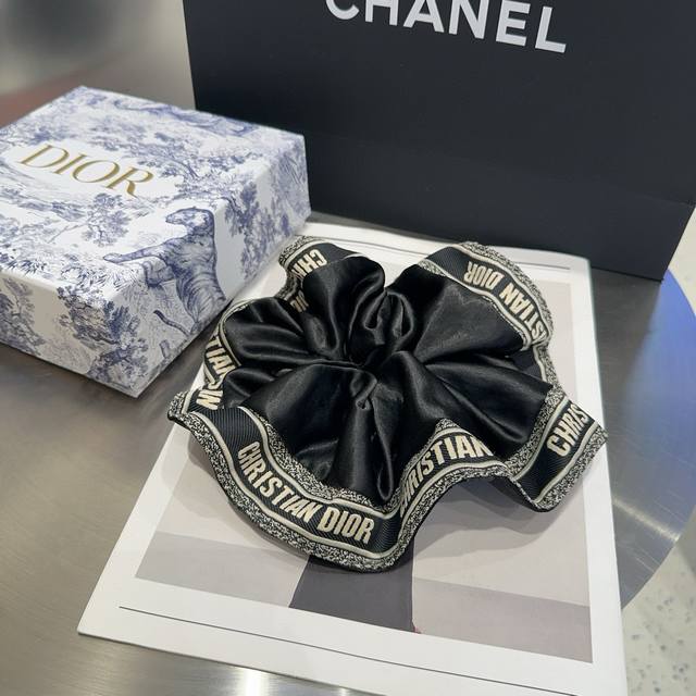With Packaging Box Dior New D-Shaped Oversized Hairband, Simple Yet Versatile, A
