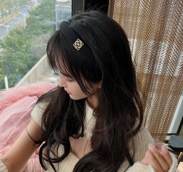 With Packaging: Loewe Loewe's Latest Trendy Sponge Hairband Made From Special Fa