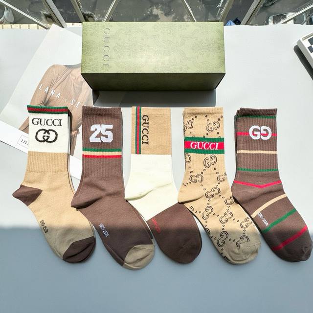 With Packaging, One Box Of Five Pairs. Gucci's Latest Trendy Socks, Made From 10