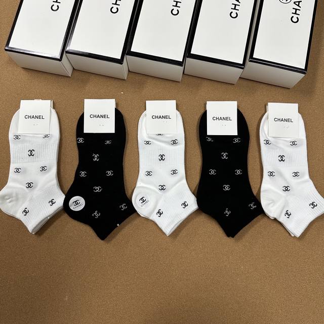 Special Chanel New Women's Socks, One Box Of Five Pairs, Made Of Pure Cotton, So