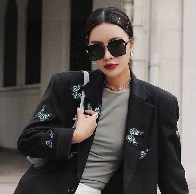 Lv 2025 Spring New Arrival Trendy Bestseller Fashionable Square Frame Sunglasses