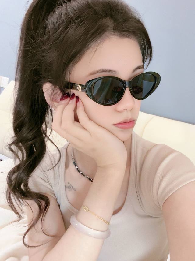 Gucci 2025 Spring New Arrival, Trendy Bestseller, Fashionable Cat-Eye Sunglasses