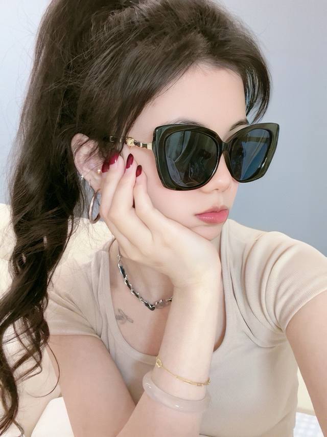 Chanel Sunglasses Classic Square Frame Design, Flattering For All Face Shapes, P