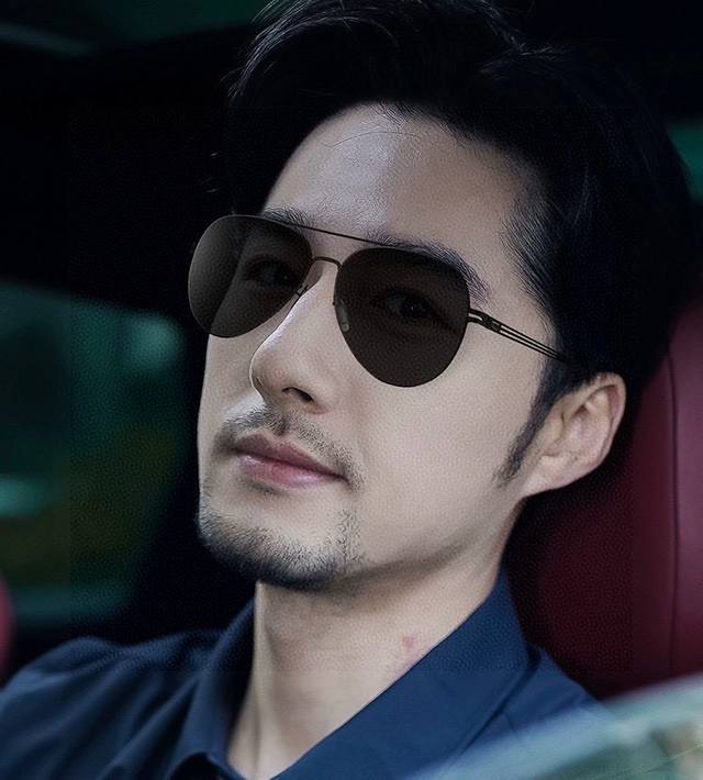 Gucci Men's Vibrant Pilot Polarized Sunglasses. Material: High-Definition Nylon