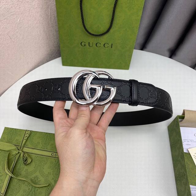 Gucci Classic Full-Leather Embossed Design, New Store Logo Horizontal Label, Ori