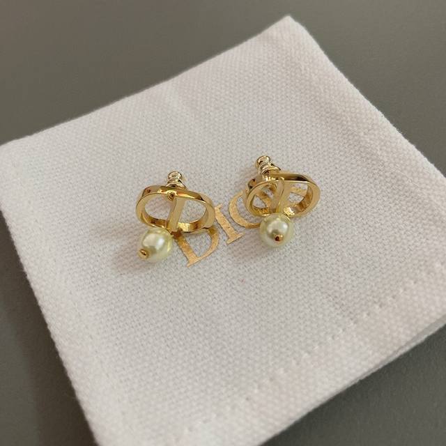 High-Quality, Details As Shown. Di R Pearl Letter Ear Studs. The Letters Are Eye