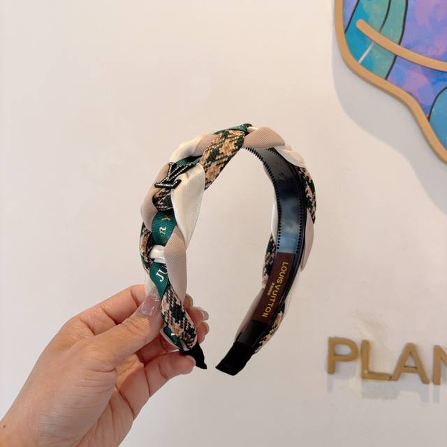 With Packaging: Louis Vuitton Classic New Hairband, Fashionable Headband, The La