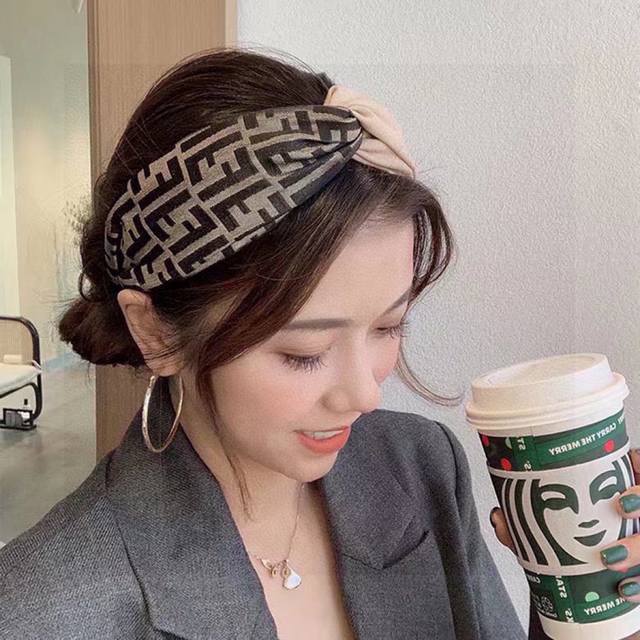 With Packaging Fendi Fendi's Hottest New Hairband, Retro Headband, Simple And Ve