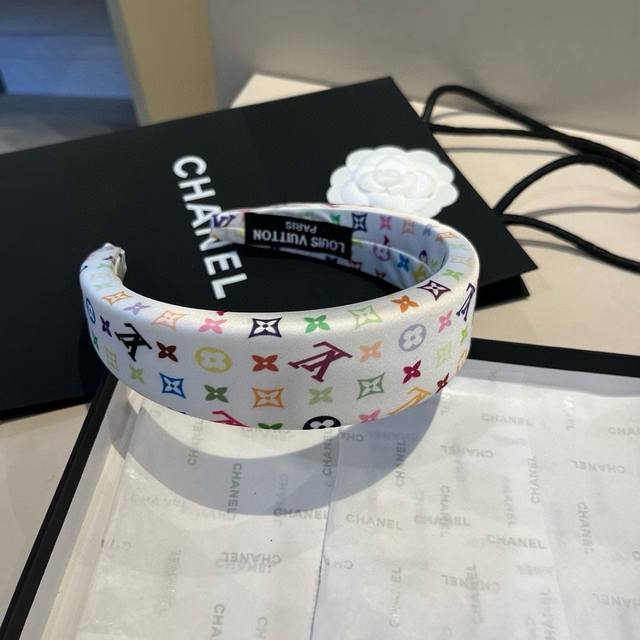 Louis Vuitton New Hairband,