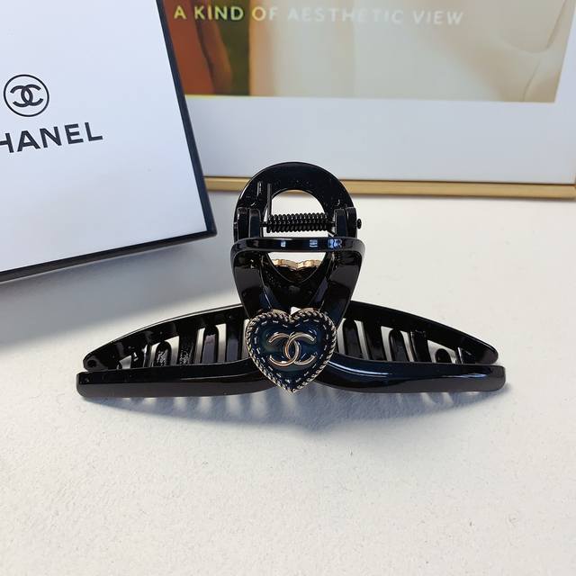 Chanel Chanel Hair Clip New Drip Heart Logo Hair Clip Elegant And Versatile Dail