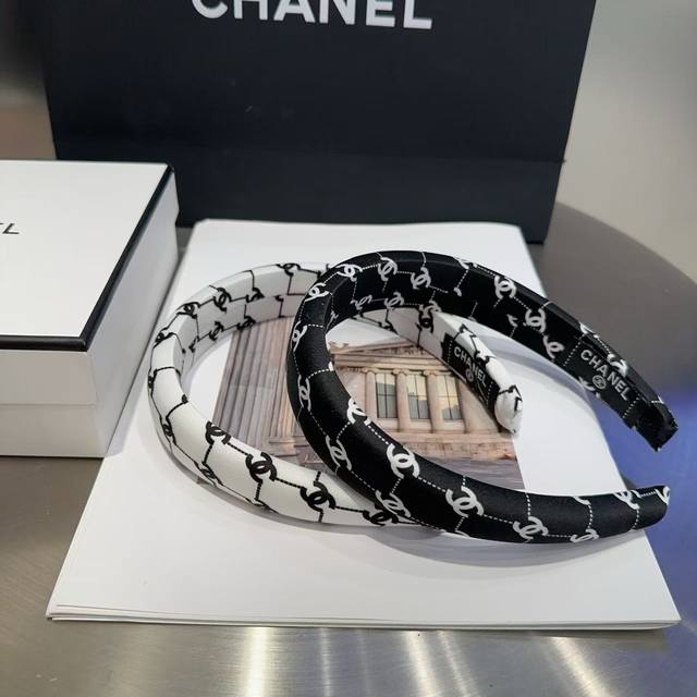 With Packaging Box Chanel Latest Small Chanel Hair Clip, Super Cute! Perfect For