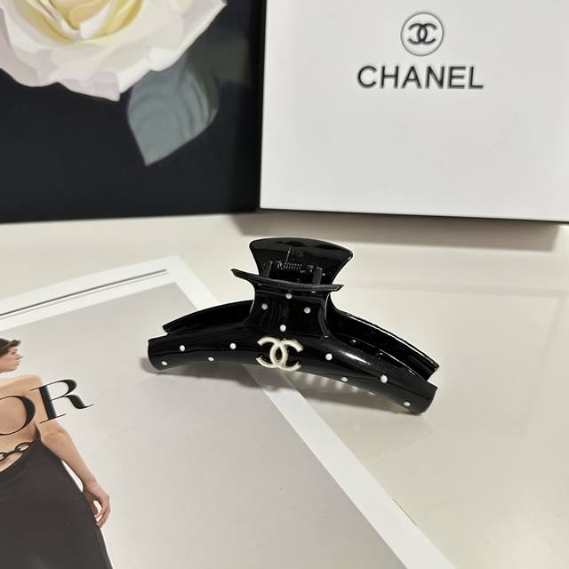 Special Edition With Counter Packaging Chanel Vintage Retro Hair Clip. Elegant G
