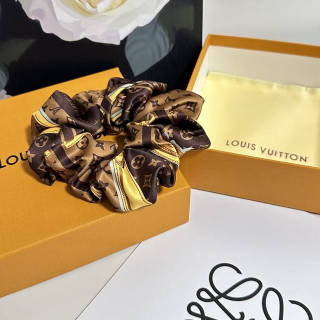 Special With Packaging Louis Vuitton Classic Silk Hairband, Looks Great On The H