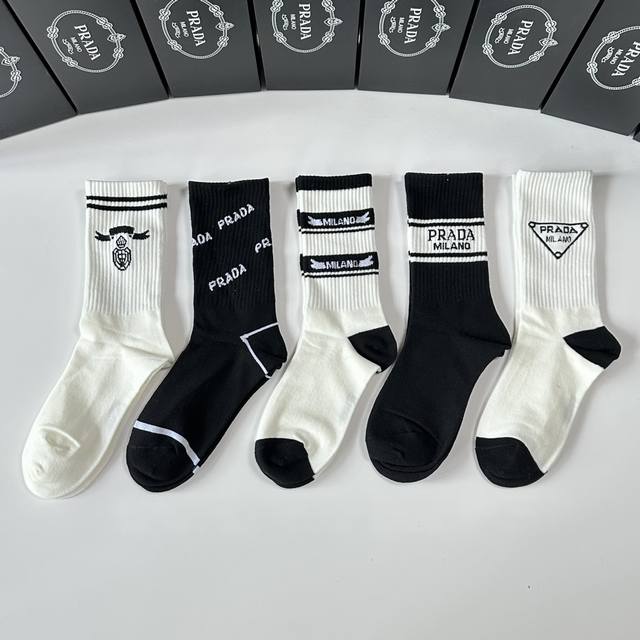 Special Counter Packaging Prada New Mid-Length Socks! One Box Contains Five Pair
