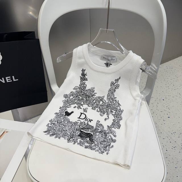 Dior Tank Top, Can Be Worn With A Jacket Or Alone, One Size Fits All