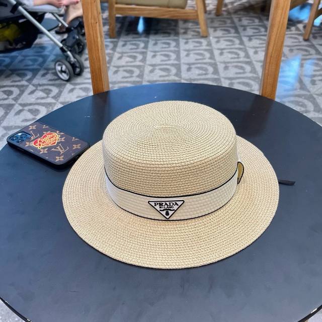 Prada New Straw Hat, A Must-Have For Street Style, Easy To Pair With Any Outfit