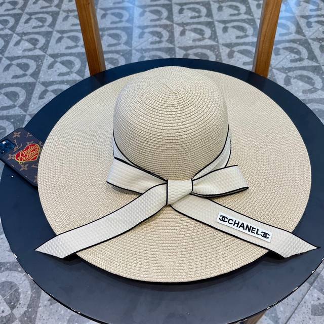 Chanel's New Straw-Woven Sun Hat With A Round Dome, Beach-Style, Simple And Eleg
