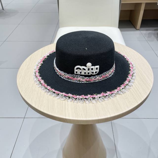 Miu Miu Straw Hat With Fine Braided Grass Flower Trim, Easy To Carry, High-End C