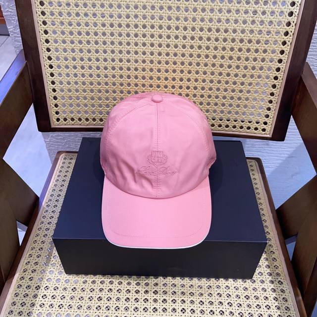 Running Quantity Lp New Model Soft-Top Design, Diverse Colors, Relaxed Yet Elega