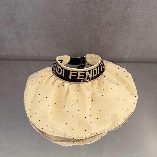 Fendi 2025 Spring/Summer Ultra-Fine Decorative Open-Top Hat. The Ultra-Open-Top
