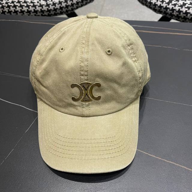 Celine Spring/Summer New Simple Baseball Cap, New Arrival, High-End Design, Perf