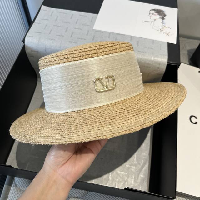 Valentino New Raffia Straw Hat, High-End Hemp Fabric Accessory, Luxurious Feel,