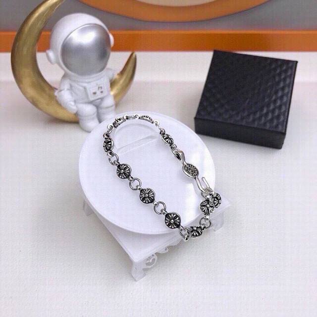 Comes With A Box. Chrome Hearts Classic Cross Flower Round Disc Bracelet. A Fash