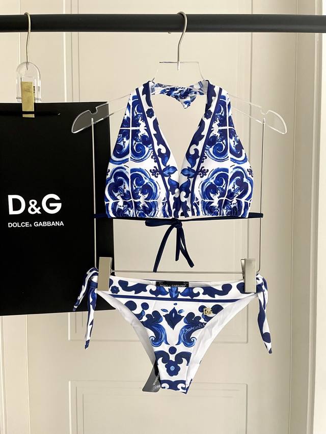 Dg Two-Piece Swimsuit Suitable For Various Occasions: Beach, Swimming Pool, Hot
