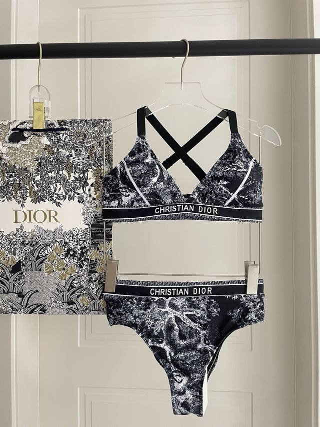 Dior Swimsuit Suitable For Various Occasions: Beach, Swimming Pool, Hot Spring,