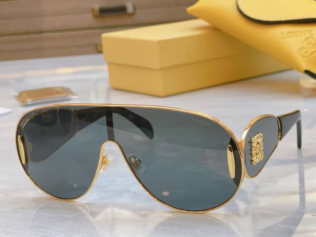 Loewe New Sunglasses, Model: Lw5093S, Size: 141Mm X 0-142Mm