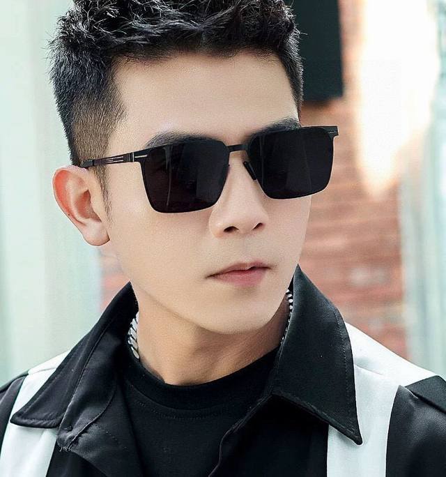 Gucci 2025 New Arrival Unisex Couple's Sunglasses, Multi-Angled Sunglasses I, El