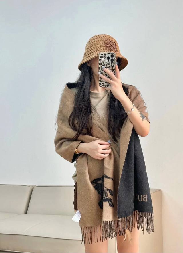 Burberry Two-Tone Double-Sided Jacquard Cashmere Scarf 2024 Fall/Winter New Arri