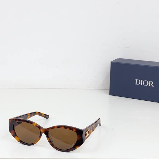 Dior Model: Diorglowb1F Size: 54 Mouth 14-140