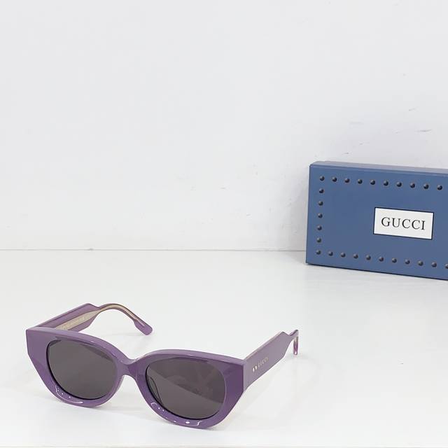 Gg1532Sa Size: 54Mm X 19-145Mm. The Temples Feature Two Gold Studs And The Iconi