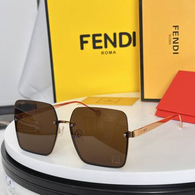 Fend*Model: Fe4077 Size:61 Mouths 15-143