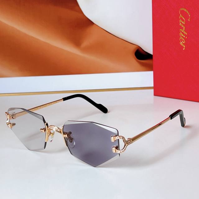 Color-Changing 20 Cartier* Model: Ct0582S Size: 48Mm X 21Mm X 145Mm