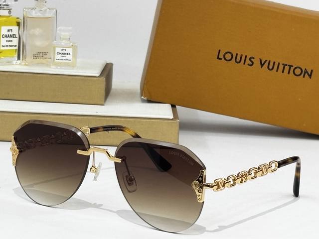 Louis Vuitton Model: Z2037U Size: 59 18 140