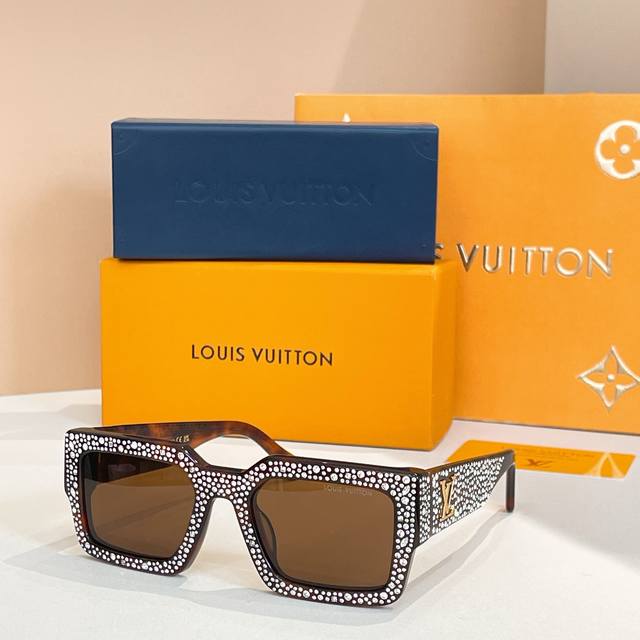 Louis Vuitton*Model: Z2396E Size: 53Mm 22-145