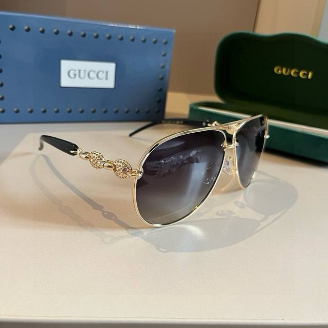 Gucci New Arrival Women's Sunglasses, Large Frame 3D Face-Shaping, Retro And Ele