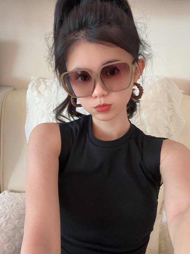 Lv 2025 Spring New Arrival Trendy Bestseller Fashionable Square Frame Sunglasses