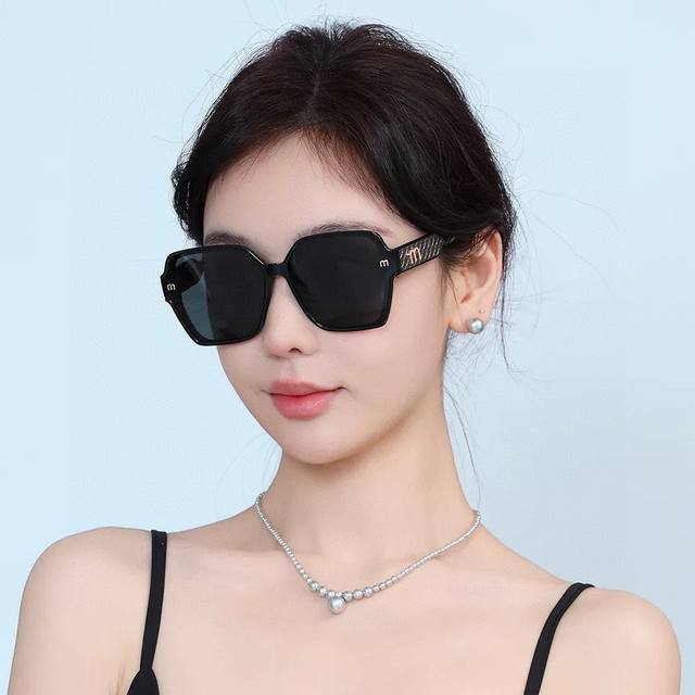 Miu Miu 2025 Spring New Arrival Shining New Arrival Sparkling Debut Sunglasses T