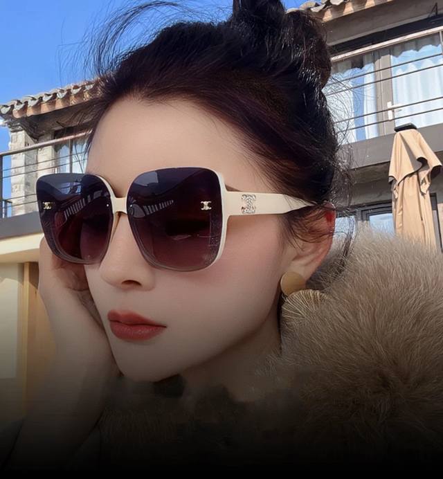 Serene New Arrival Made From Tr Material, High-Quality, Two-Tone Trendy Large-Fr