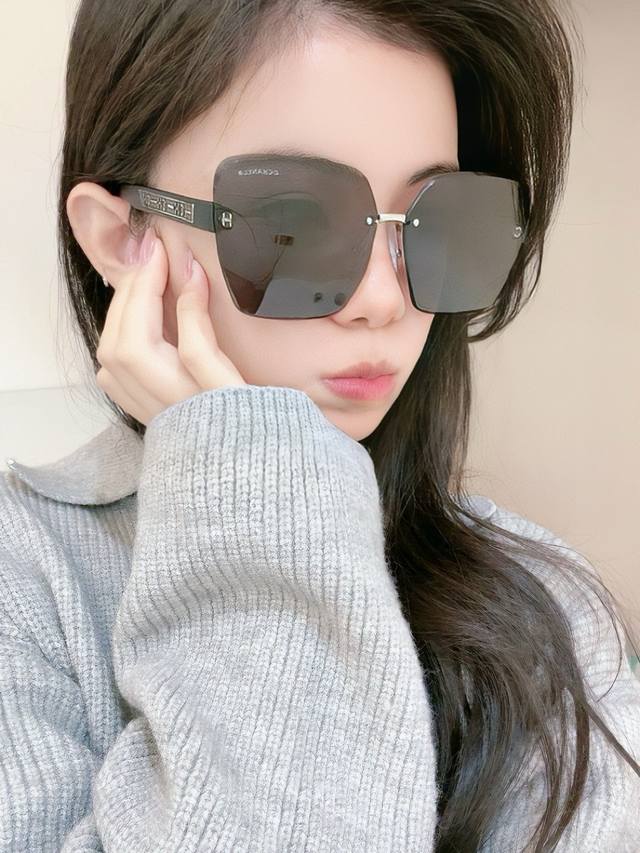Chanel 2025 Spring New Arrival Trendy Bestseller Fashionable Square-Frame Sungla