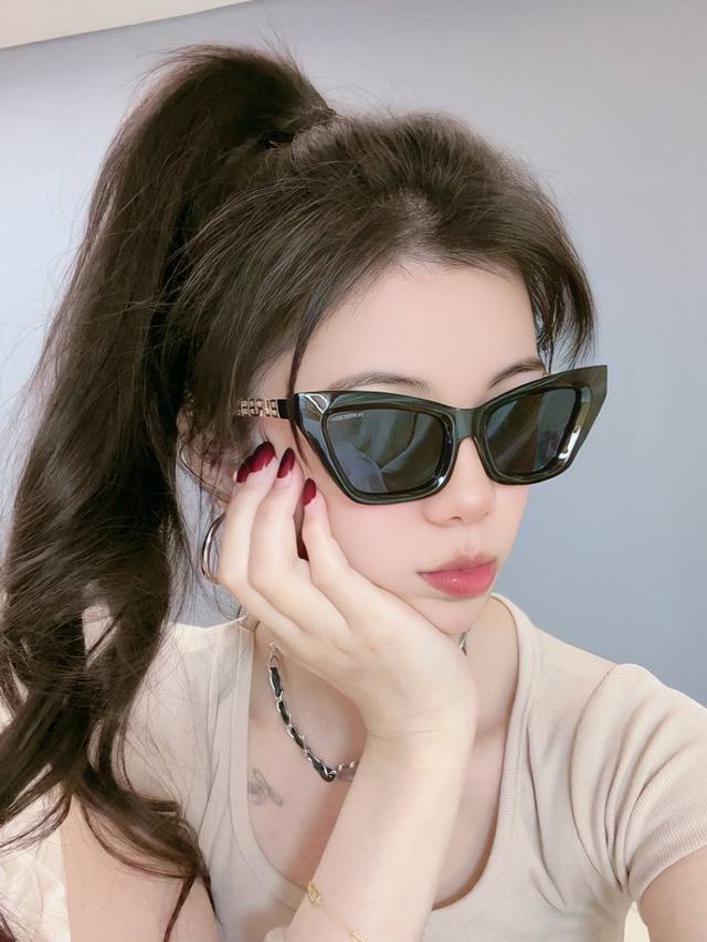 Authentic Burberry Instagram-Famous Ultra-Popular Classic Luxury Global Style [K