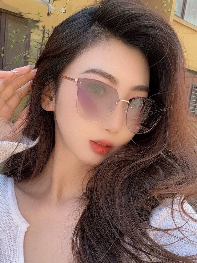Gucci 2025 Spring New Arrival Latest Frame-Less Sunglasses Trending Among Influe