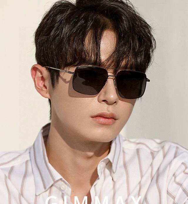 Gucci Men's Vibrant Pilot Polarized Sunglasses. Material: High-Definition Nylon