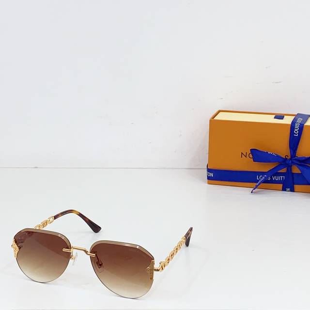 Louis Vuitton* Model: Z2037U Size: 59-18-140