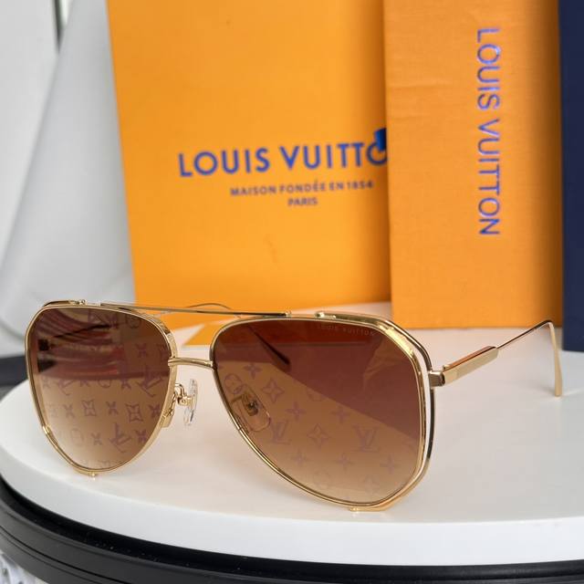 Louis Vuitton*Model: Z1315 Size: 61 Mouth 14-145