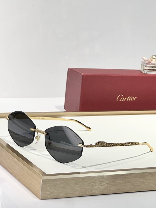 Cartier Model: Ct0487S Size: 61 X 18 140